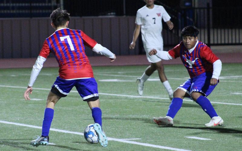 (TC GORDON | THE GRAHAM LEADER) Graham’s Bryan Sanchez (7) moves the ball around defenders and looks to score during one of the Steers’ district games earlier this season. The Steers took a loss to Hirschi 2-0 this past Monday, Feb. 12.