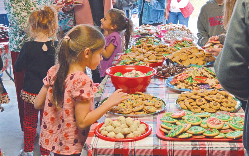 (ARCHIVE PHOTO | THE GRAHAM LEADER) Visitors to the Cookie Day event in 2022 look through a selection of cookies available at the home of Mary Braddock. The annual event draws 500 to 600 each year for a plate of cookies baked by Braddock and her family. 