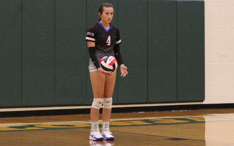 (ALEX HAVARDANSKY | THE GRAHAM LEADER) Hadleigh Allen set up for a serve Tuesday, Aug. 26. Allen was a bright spot in set one picking up points at the service line.
