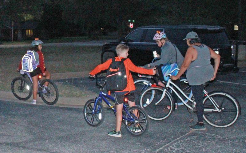 (TC GORDON | THE GRAHAM LEADER) Parents and students of Woodland Elementary School have begun a “bike bus,” a trend from social media where groups of students and adults gather together to ride bikes to school instead of taking other forms of transportation. This bike bus group plans to ride every Monday there’s school, leaving the First Presbyterian Church at 7:20 a.m. and riding to Woodland Elementary.