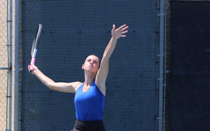 (ALEX HAVARDANSKY | THE GRAHAM LEADER) Olivia Buckley throws a ball up in the air for a serve Wednesday, Aug. 6. Buckley was one half of a dominant mixed doubles team that picked up an 8-0 match win on the day. 