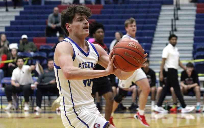 (ALEX HAVARDANSKY | THE GRAHAM LEADER) Brodie Martin looks to pass the ball to a teammate in one of the Steers’ previous matchups. Martin will be a key piece of the team going into the postseason and has been a consistent starter since returning from football season. 