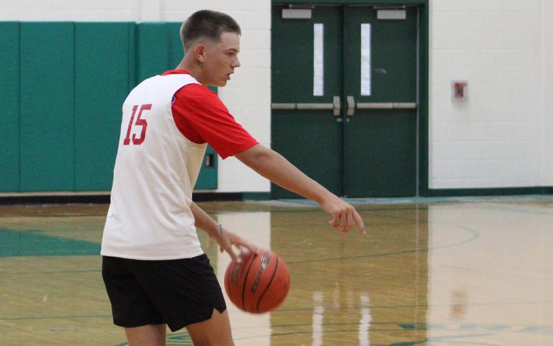 (ALEX HAVARDANSKY | THE GRAHAM LEADER) Jagger Nees commands the offense in Graham’s summer league basketball opener Tuesday, June 3. Nees ran the point guard position and found multiple open look opportunities in both of Graham’s contests.