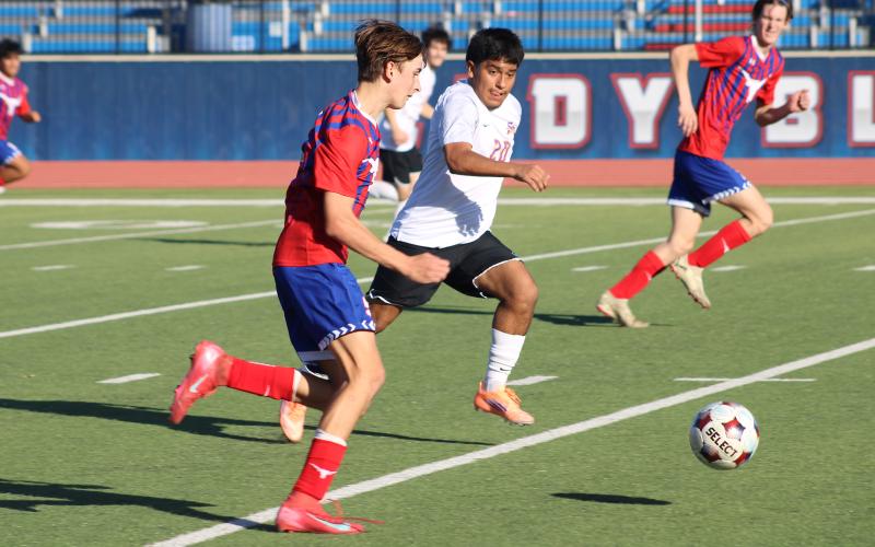(ALEX HAVARDANSKY | THE GRAHAM LEADER) Nolan Wankowicz races past defenders to try to score Friday, Dec. 12 against the Sanger Indians. The Steers tied the Indians by a final score of 1-1, but had multiple scoring opportunities in the second half. 