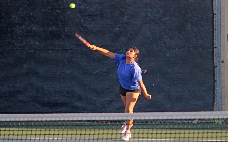 (ALEX HAVARDANSKY | THE GRAHAM LEADER) Jade Dospapas serves the ball to her opponent Wednesday, Sept. 24. Dospapas picked up a win in her singles match against Bowie and fought hard with Kline Krupp in their doubles match. 