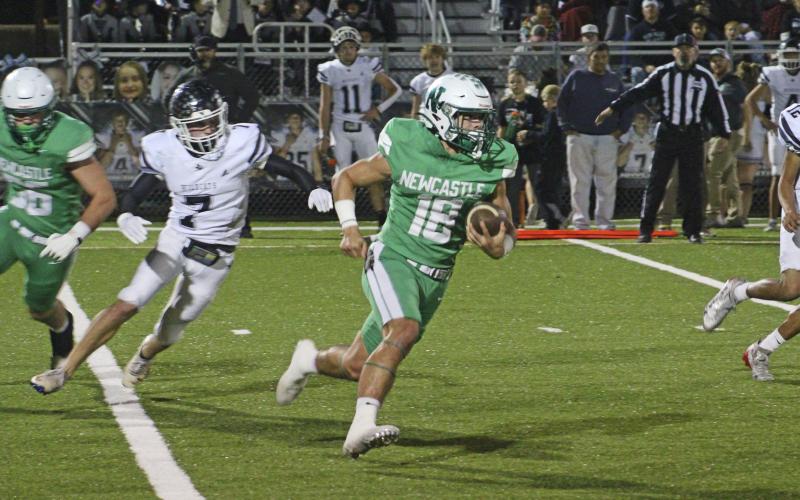 (ALEX HAVARDANKSY | THE GRAHAM LEADER) Keyton Newland runs to the outside Friday, Nov. 21 in the Bobcats’ area round playoff matchup. Newland won district defensive most valuable player, as well as being recognized as a first team all district running back and kicker.