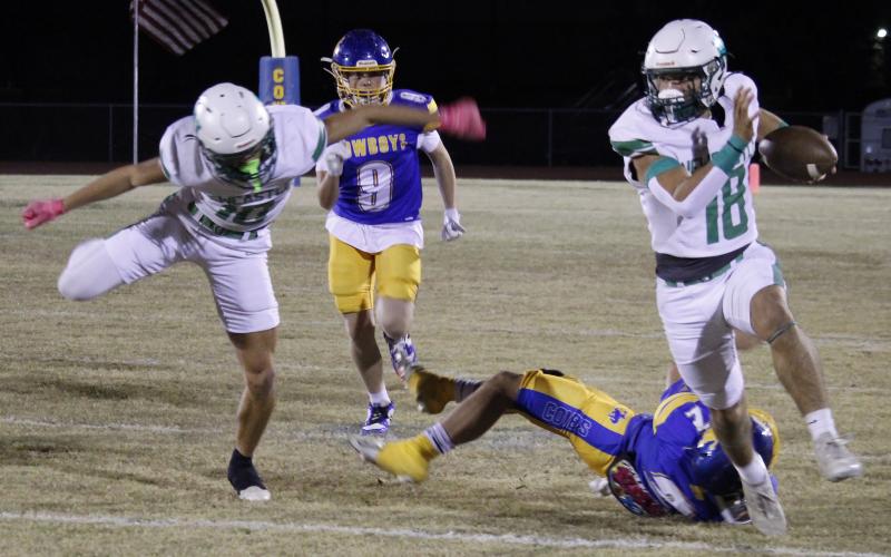 (ASHLEY ANDERSON | THE GRAHAM LEADER) Keyton Newland runs around the corner with the ball in one of the Bobcats matchups earlier in the season. The Bobcats became Bi-District champions after defeating the Petersburg Buffaloes in their matchup Friday, Nov. 14.