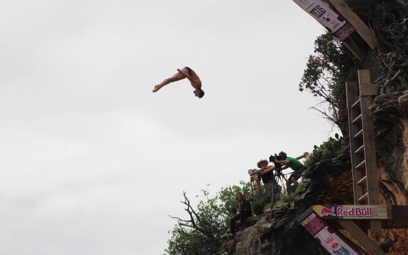 Cliff Diving At Hell S Gate Comes Down To The Wire Graham Leader