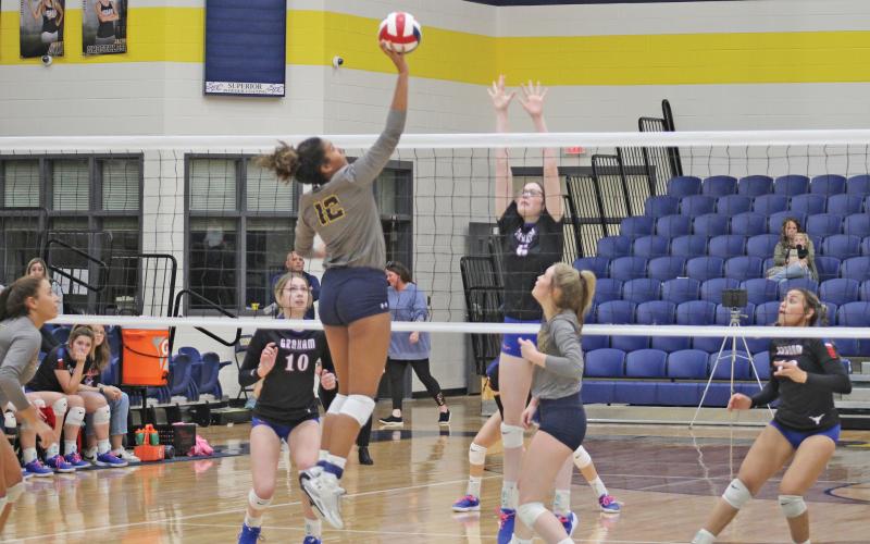 (MIKE WILLIAMS | THE GRAHAM LEADER) Lady Blues sophomore Emi Gordy attempts to block a swing from the Honeybees’ Keirstyn Carlton during the third set of the Lady Blues’ 26-24, 26-24, 23-25, 25-19 loss Tuesday, Oct. 25 at Stephenville.