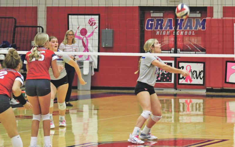 (MIKE WILLIAMS | THE GRAHAM LEADER) Kaden Atwood led the Lady Blues JV in assists with nine assists during the Lady Blues’ 25-18, 25-20 loss against Glen Rose at Graham High School. Sub-varsity had Friday off from matches.